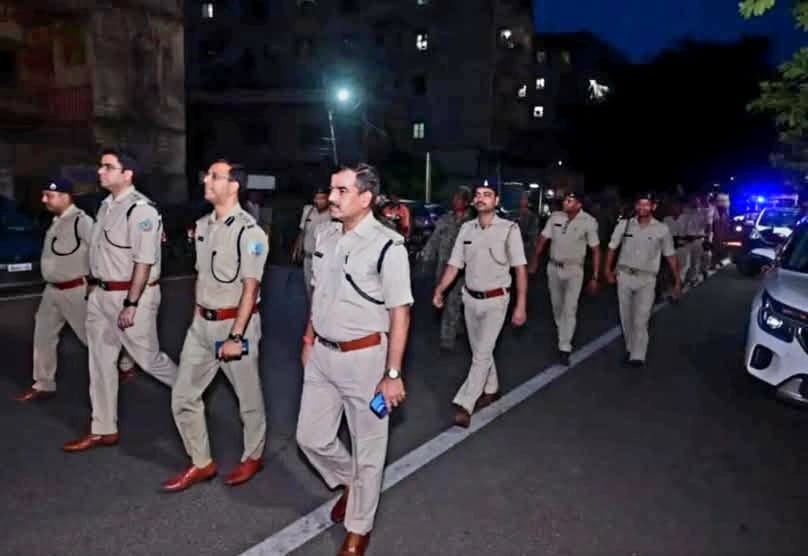 Jamshedpur: अपराध पर लगाम लगाने सड़कों पर उतरे पुलिस कप्तान, लोगों से लिया फीडबैक