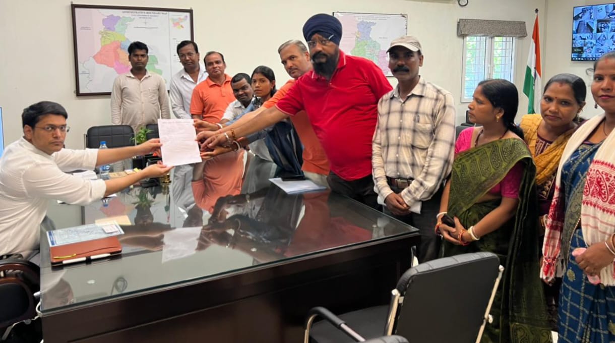 Jamshedpur: प्रशासनिक बैठकों में अधिकारियों की गैरहाज़िरी पर भड़के जनप्रतिनिधि