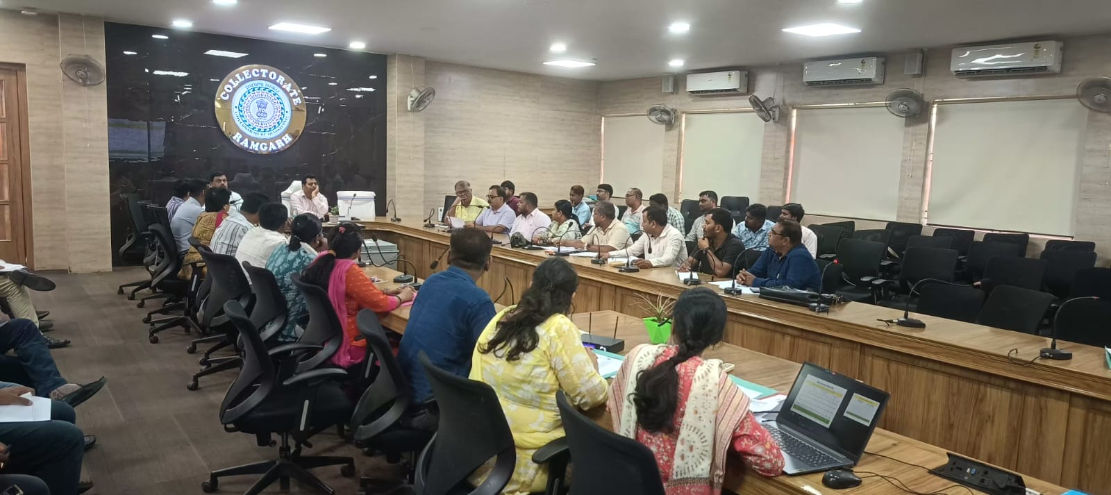 Ramgarh: सदर अस्पताल सहित सभी स्वास्थ्य केंद्रों में सुविधाएं सुदृढ़ करने पर विशेष जोर