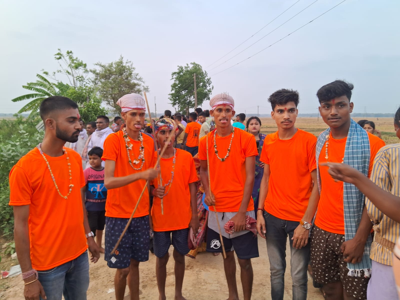 Bahragora: लोहे की कील और धधकते अंगारे, मनाया पारंपरिक गाजन पर्व