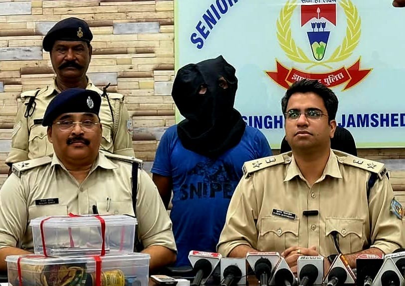 Jamshedpur: बिहार से लाकर जमशेदपुर में बिक रहे थे हथियार, पुलिस के हत्थे चढ़ा एक तस्कर