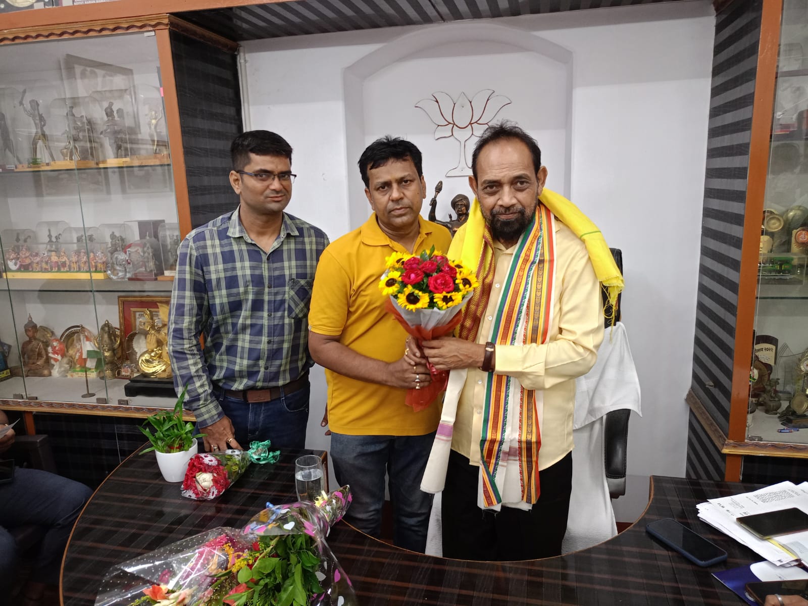 Gamharia: सांसद महतो से मिले AIT के उपनिदेशक, संसद रत्न मिलने पर दी बधाई