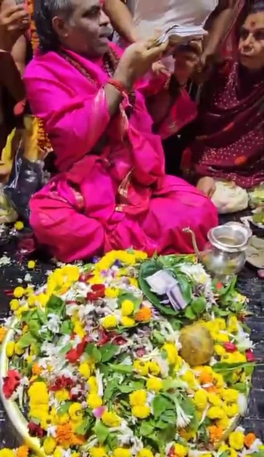 Deoghar : बैद्यनाथ मंदिर के गर्भगृह में हृदयपीठ पंचांग का लोकार्पण