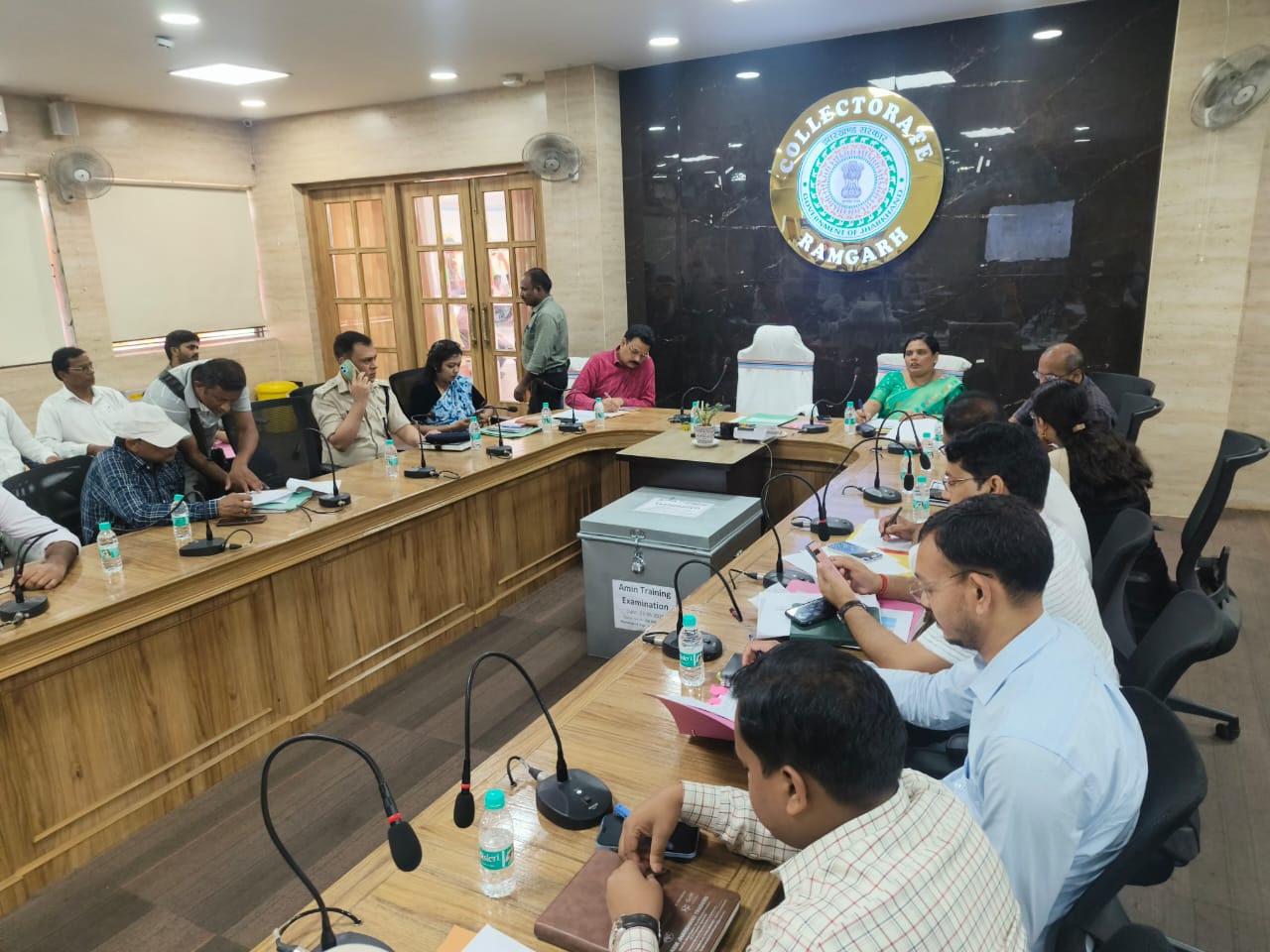 Ramgarh: आधारभूत संरचनाओं, एफआरए, भूअर्जन तथा विभिन्न परियोजनाओं को लेकर बैठक