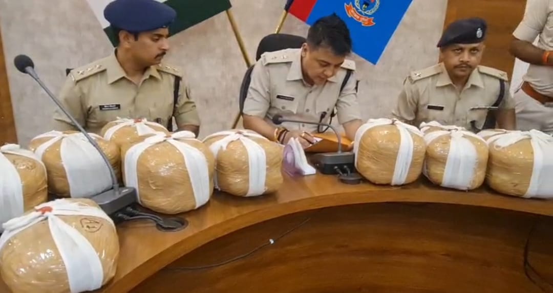 Ramgarh: ट्रेन से दिल्ली ले जाया जा रहा था गांजा, पतरातु स्टेशन से दो तस्कर गिरफ्तार