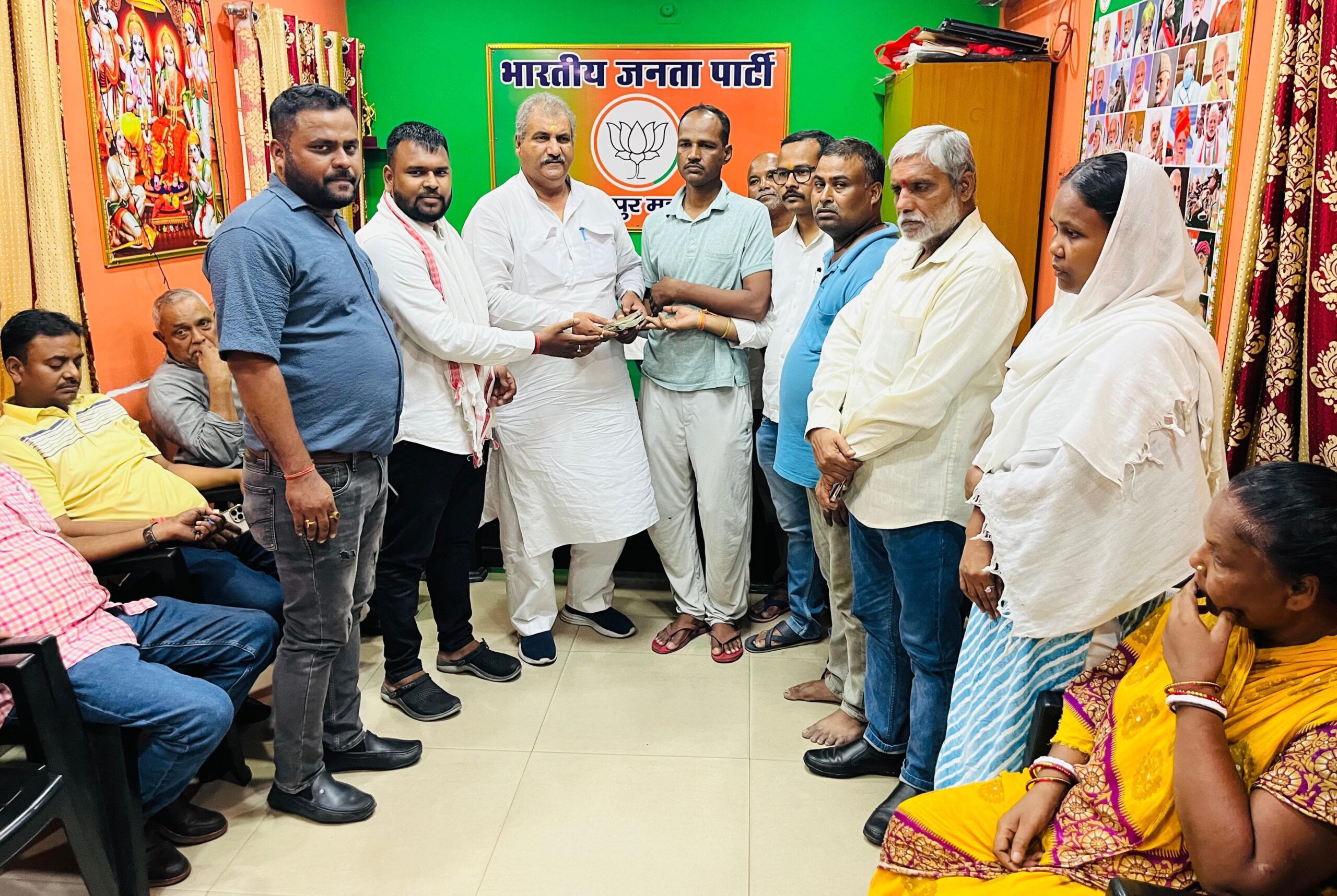 Jamshedpur: हादसे के बाद ज़ख्मों पर मरहम, मृतकों के परिजनों को मिली आर्थिक सहायता