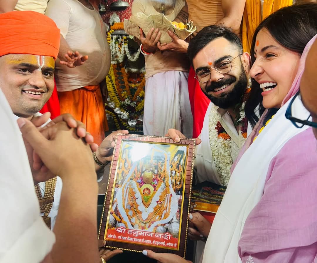 Virat – Anushka: टेस्ट क्रिकेट से संन्यास के बाद आध्यात्मिकता की ओर विराट का झुकाव, पत्नी संग पहुंचे अयोध्या