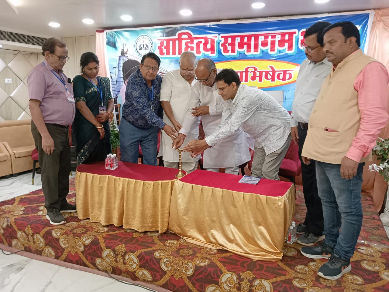 Deoghar: देवघर में अखिल भारतीय कवि सम्मेलन आयोजित