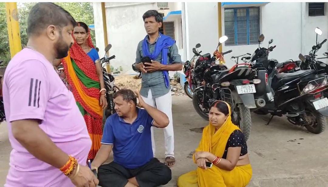 Deoghar: घर से बाजार जाने के क्रम में शिक्षक की हुई हत्या, डिगरिया पहाड़ के जंगल में मिली लाश