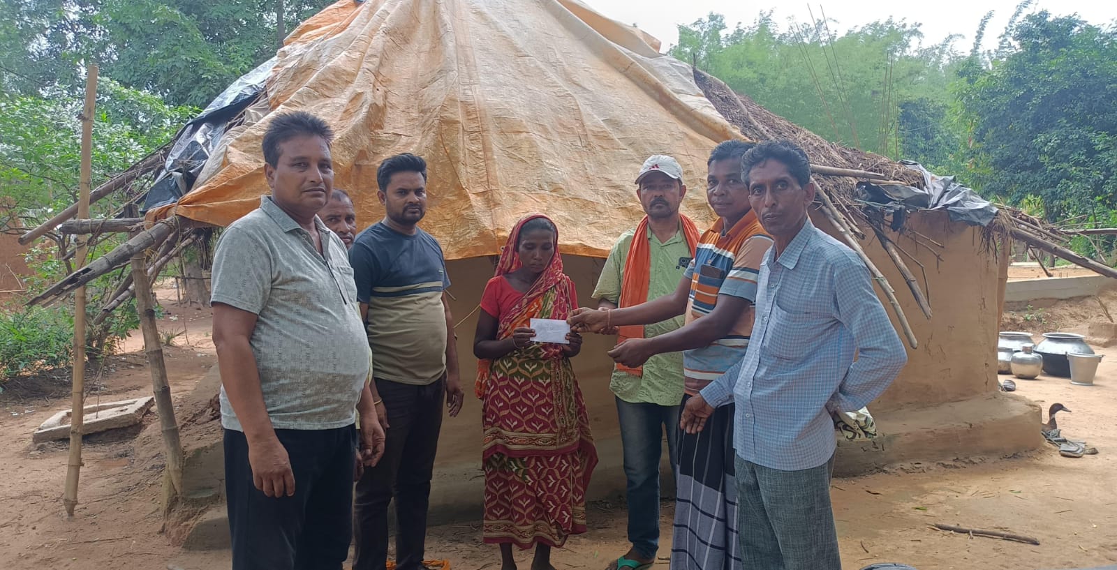 Bahragora: शोक की घड़ी में बनी सहारा, सेवा संस्था ने बढ़ाया मदद का हाथ