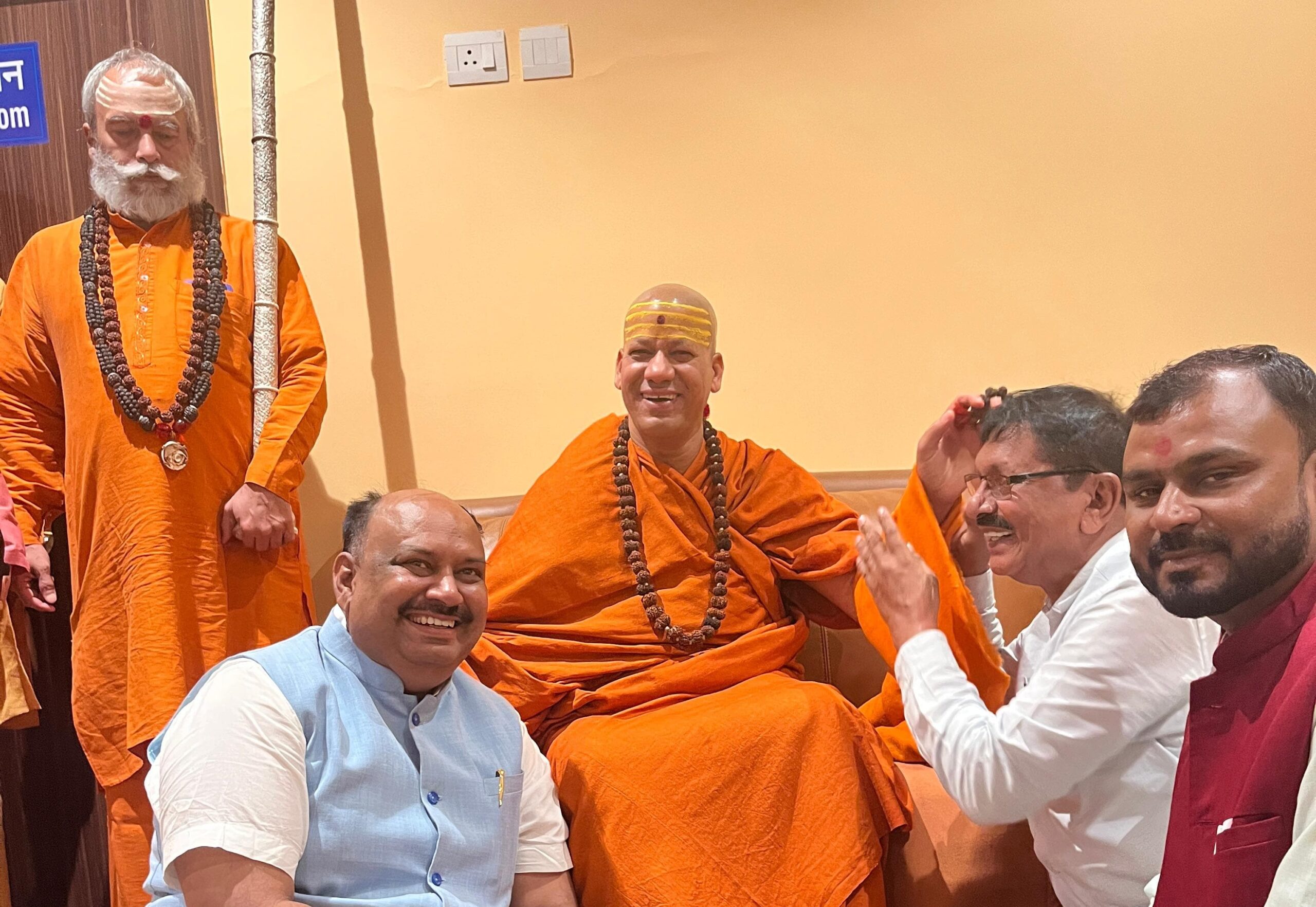 Jharkhand: देश के प्रख्यात संत, निरंजन पीठाधीश्वर स्वामी कैलाशानंद गिरि पहली बार पहुंचे बाबानगरी, श्रद्धालुओं में उत्साह