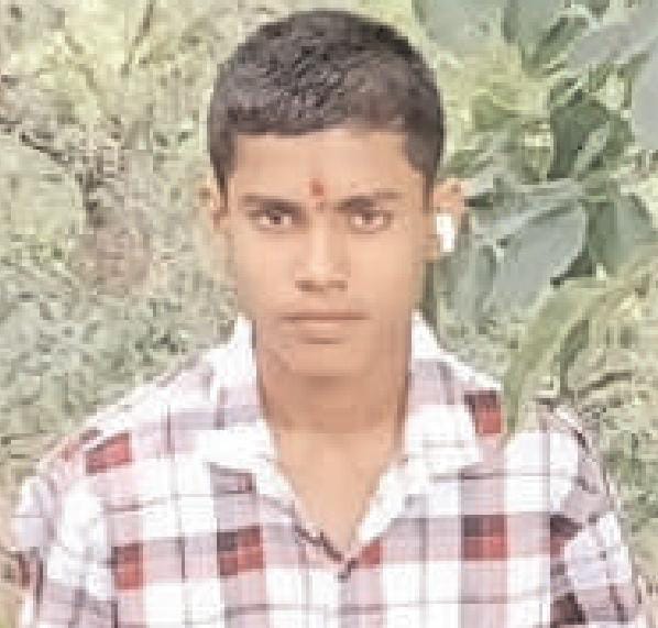 Adityapur: खरकई नदी में नहाने गया स्कूली छात्र डूबा, मौत की आशंका