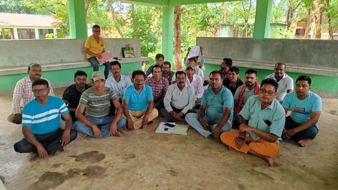 Baharagora:  प्रोत्साहन राशि नहीं मिलने पर कृषक मित्र हड़ताल पर