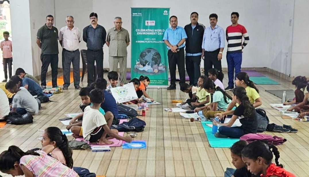 Gamharia: समर कैंप में बच्चों के बीच चित्रांकन प्रतियोगिता आयोजित