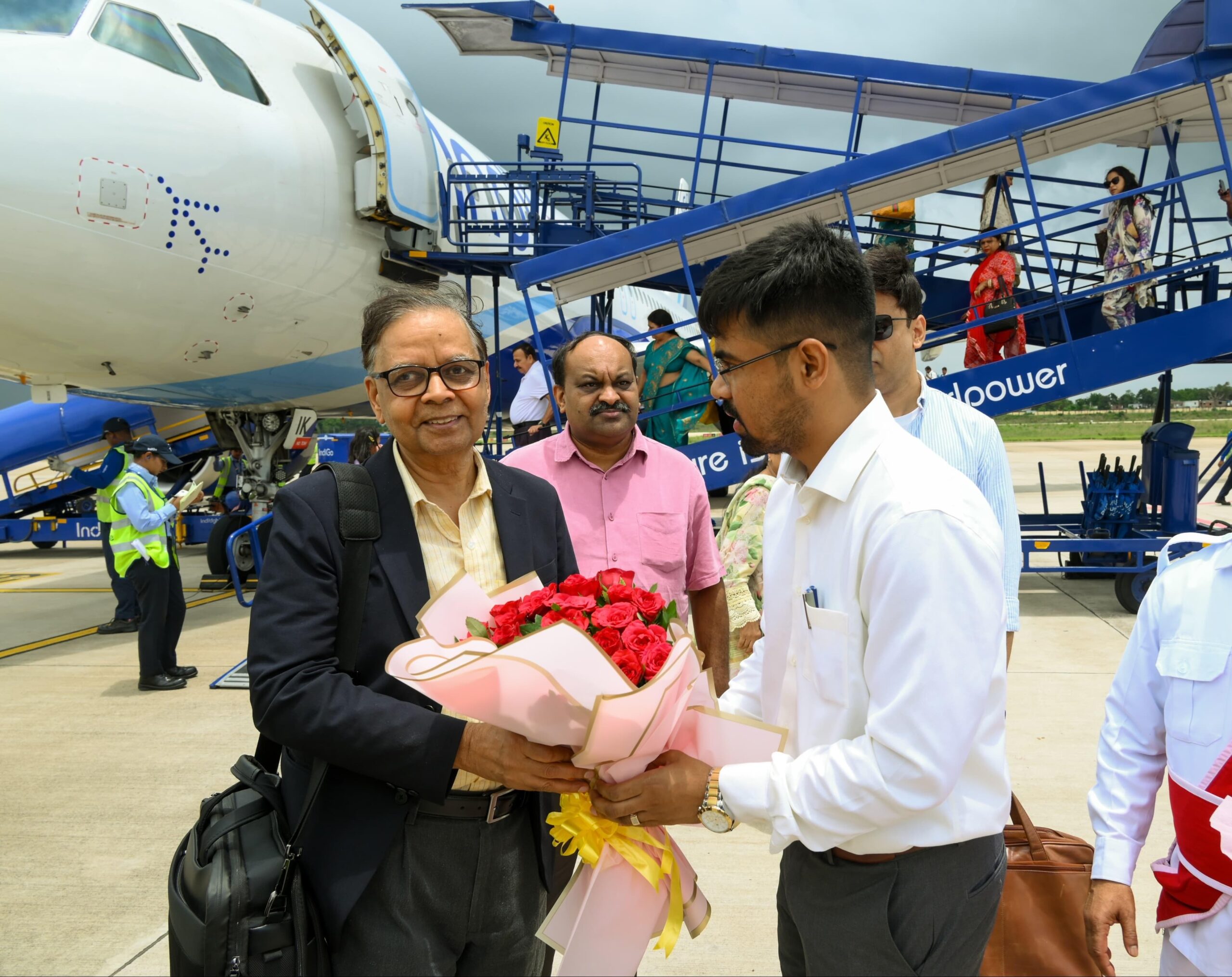 Deoghar: 16 वें वित्त आयोग के अध्यक्ष समेत 12 सदस्यीय टीम पहुंची देवघर