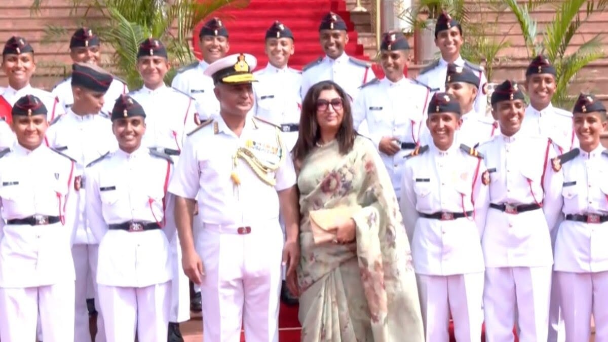 Pune: NDA से पहली बार 17 महिला कैडेट्स ने स्नातक की उपाधि प्राप्त की