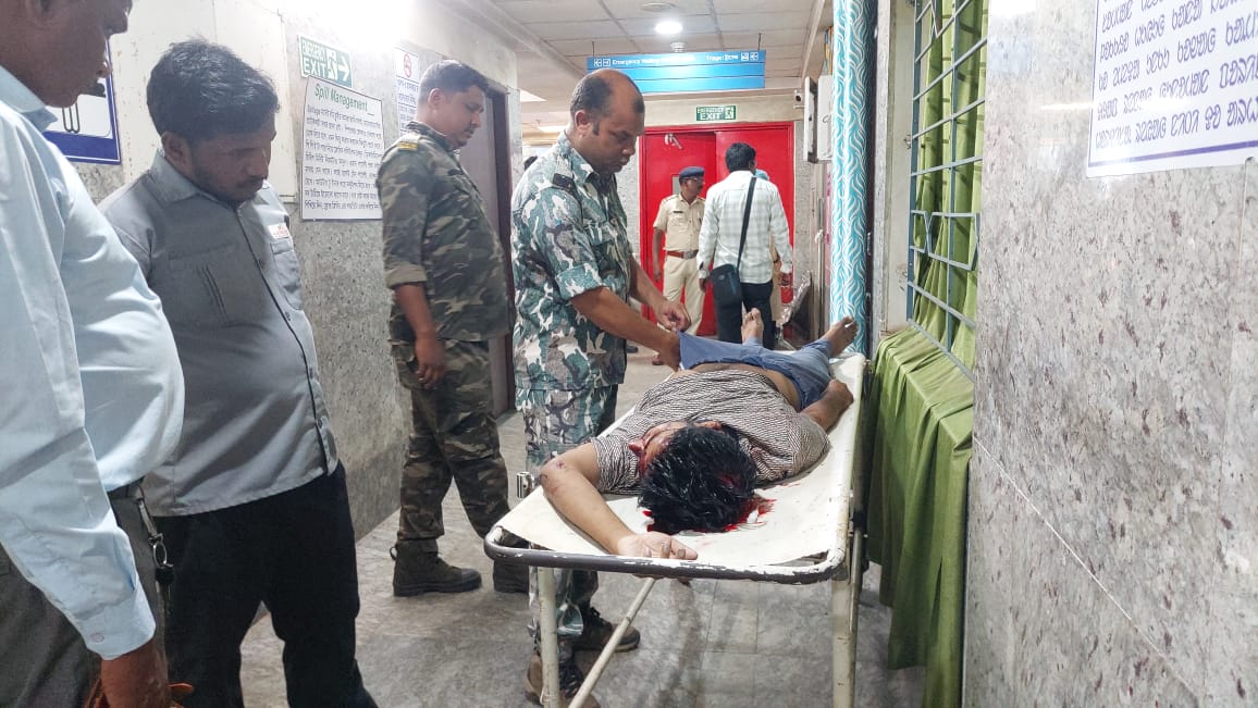 Jhargram: ट्रेन से कटकर युवक की मौत, इलाके में पसरा मातम