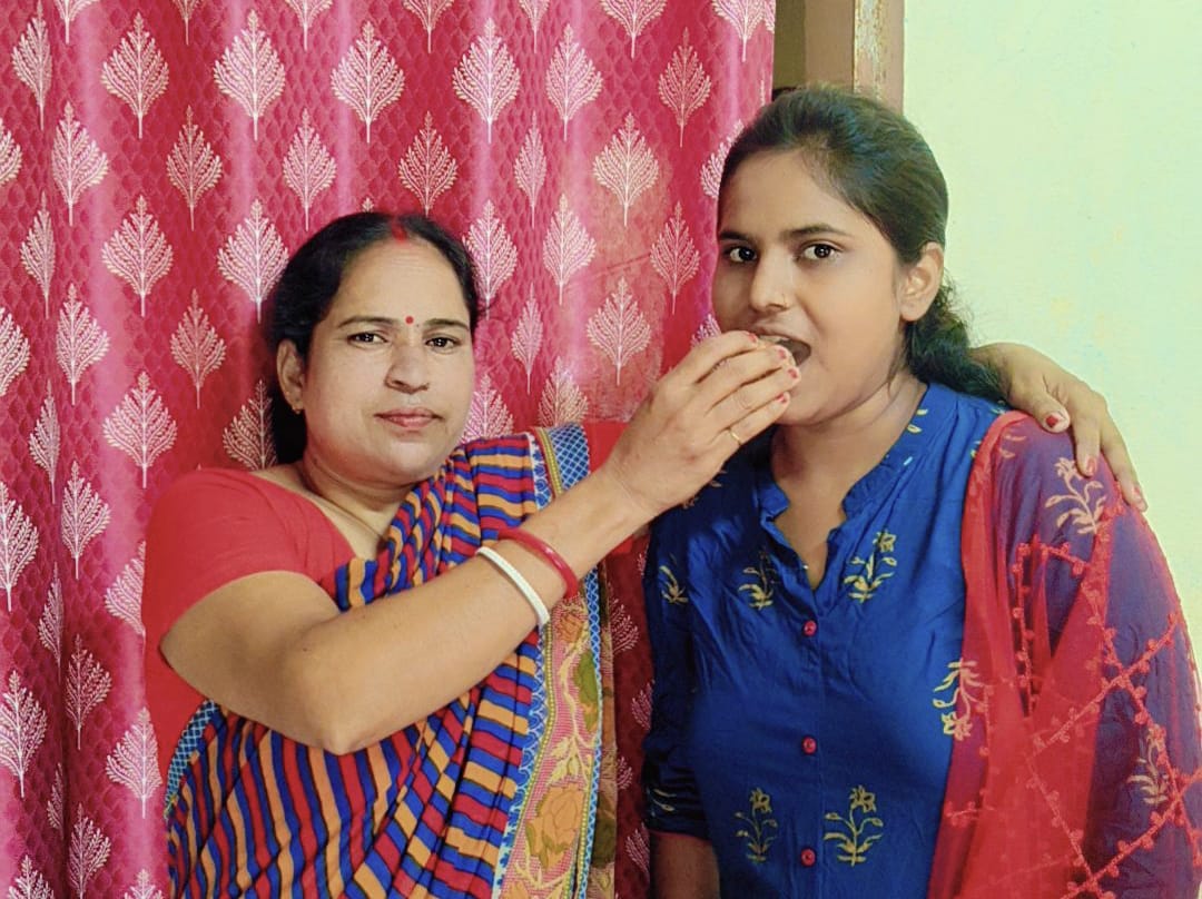 Potka :  सिक्योरिटी गार्ड की बेटी इंटर कॉमर्स में 436 अंक लाकर जिले में सातवें स्थान पर रही