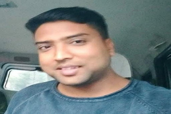 Chaibasa : चाईबासा से टाटा आ रहा स्कॉर्पियो कुजू पुल के समीप पलटा, एक की मौत, तीन घायल