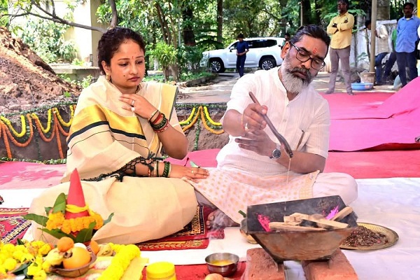 Jharkhand : नए मुख्यमंत्री आवास का होगा निर्माण, CM हेमंत सोरेन ने पूजा अर्चना कर रखी आधारशिला