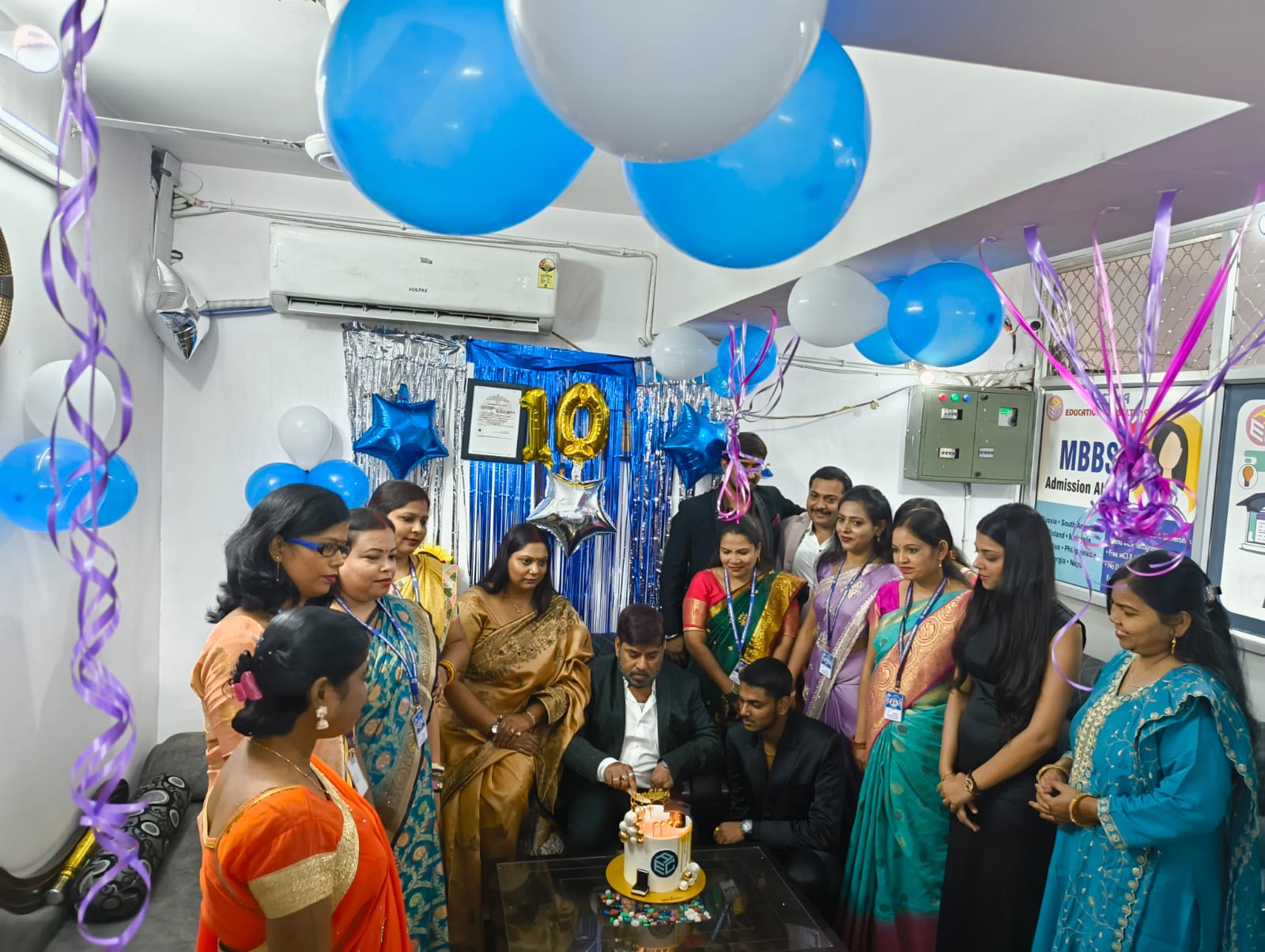 Aniversary : आस्था एजुकेशन कंसल्टेंसी ने मनाई दसवीं वर्षगांठ