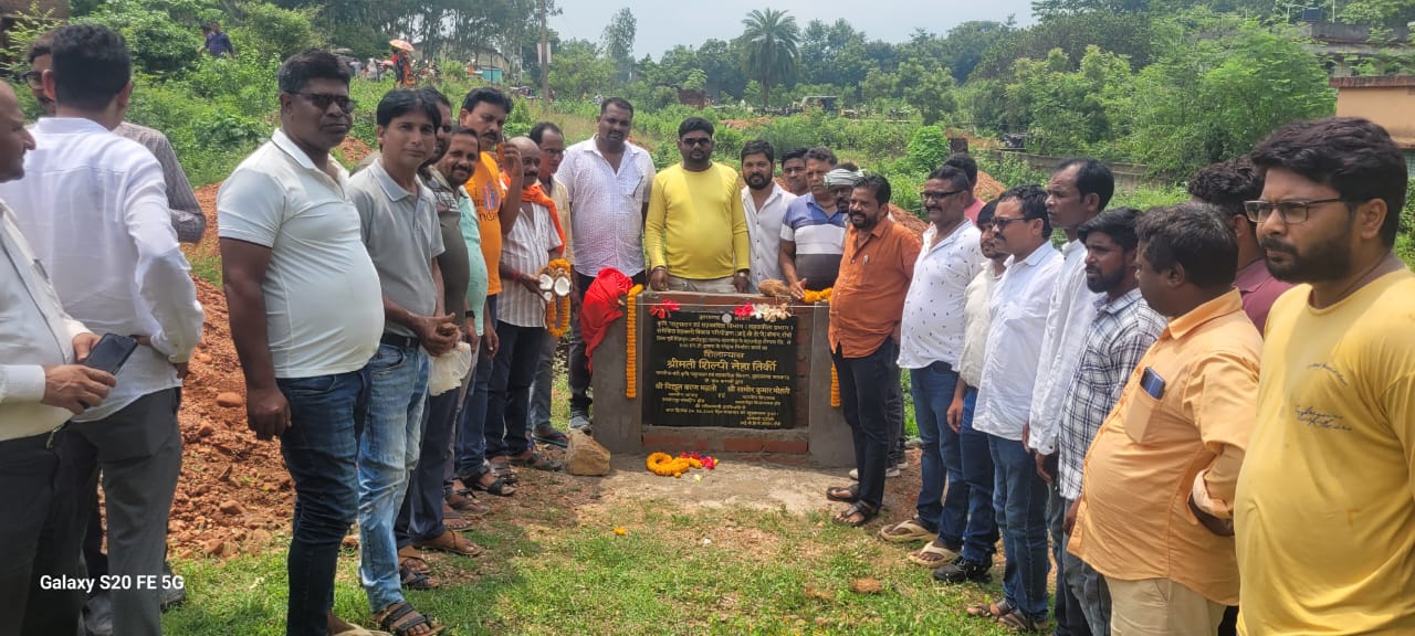 Baharagoda : विधायक समीर कुमार मोहंती ने खाद्यान्न गोदाम के निर्माण का किया शिलान्यास 