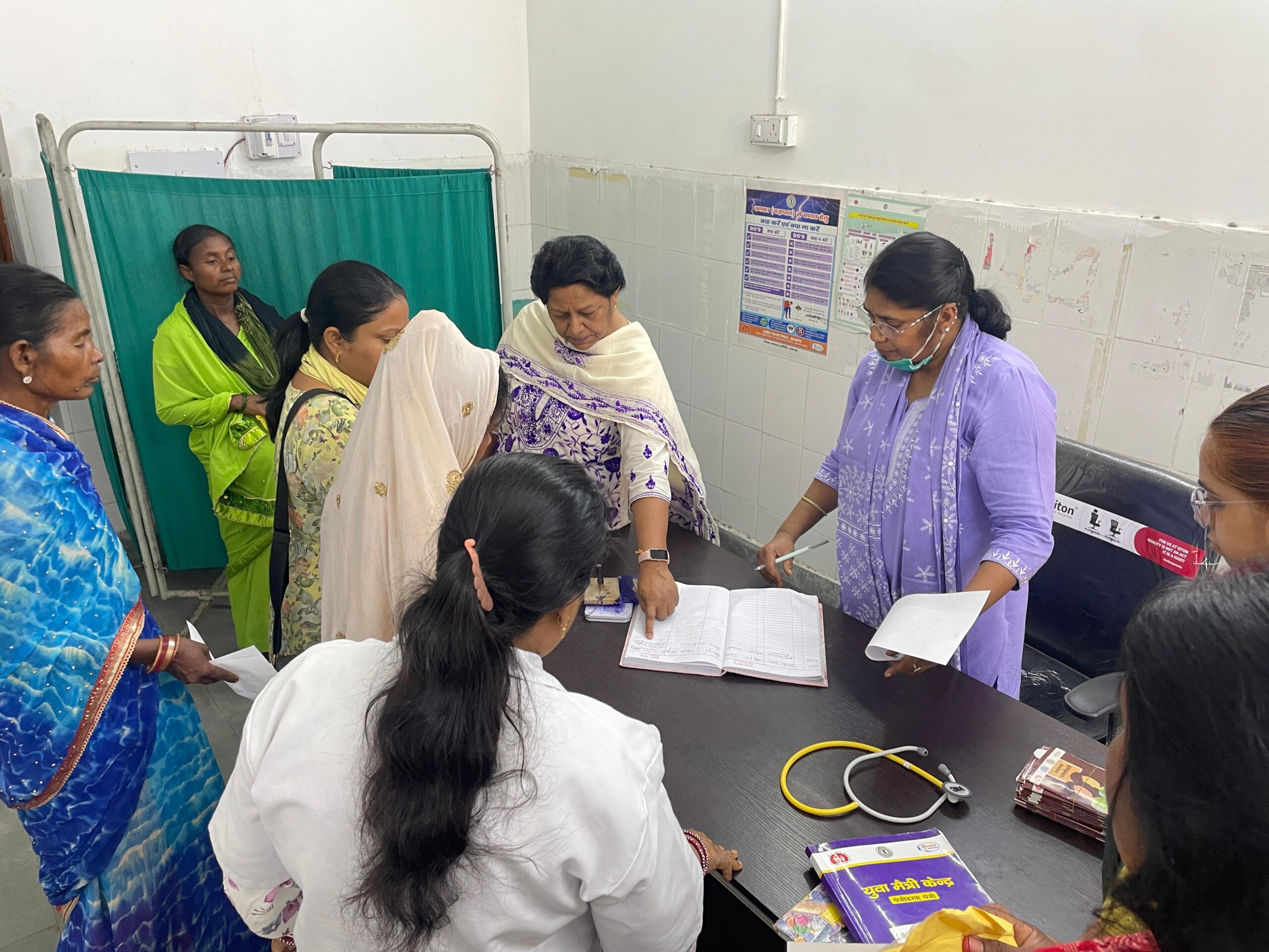 Ramgarh: मांडू स्वास्थ्य केंद्र का निरीक्षण, यूनिफॉर्म में नहीं थे कर्मी, साफ-सफाई पर उठे सवाल