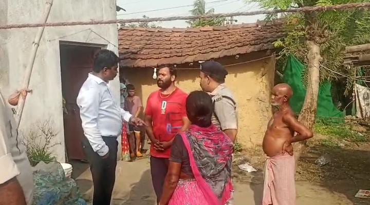 Saraikela: डायन प्रताड़ना की पीड़िता को मिला रास्ता, पद्मश्री छुटनी महतो की पहल के बाद प्रशासन हरकत में