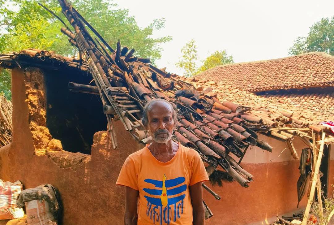 Saraikela: कुकड़ू प्रखंड में हाथियों ने भोजन की तलाश में घर को किया क्षतिग्रस्त, दहशत में ग्रामीण