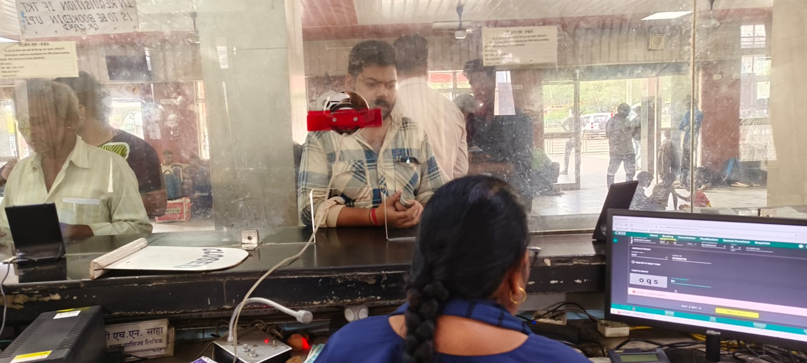 Kharagpur: तत्काल टिकट बुकिंग में सख्ती, पहचान पत्र और स्व-सत्यापित फोटोकॉपी अनिवार्य