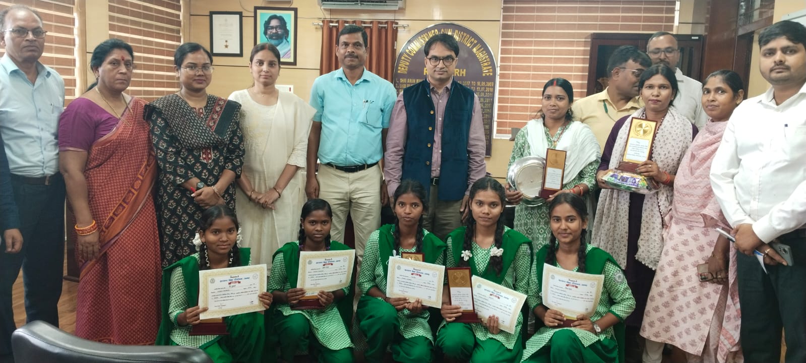 Ramgarh: जिले के टॉप 10 में 7 छात्राएं कस्तूरबा विद्यालय की, मिला सम्मान