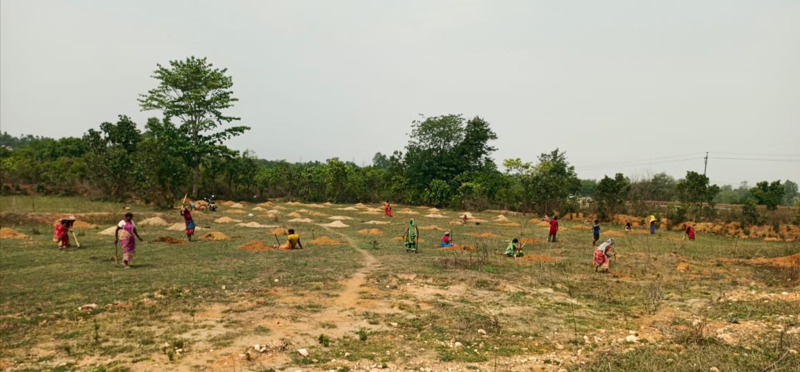 Gamharia: झारखंड राज्य मनरेगा कर्मचारी संघ ने आयुक्त और संयुक्त सचिव से लंबित वेतन भुगतान करने की मांग की