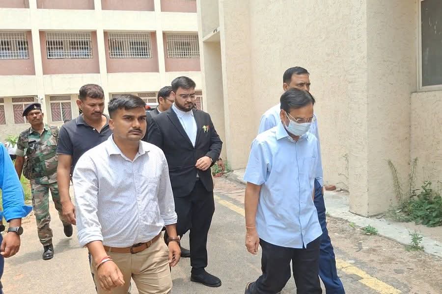 Ranchi : शराब घोटाला IAS विनय चौबे और गजेंद्र सिंह की ACB कोर्ट में पेशी, 23 जून तक न्यायिक हिरासत