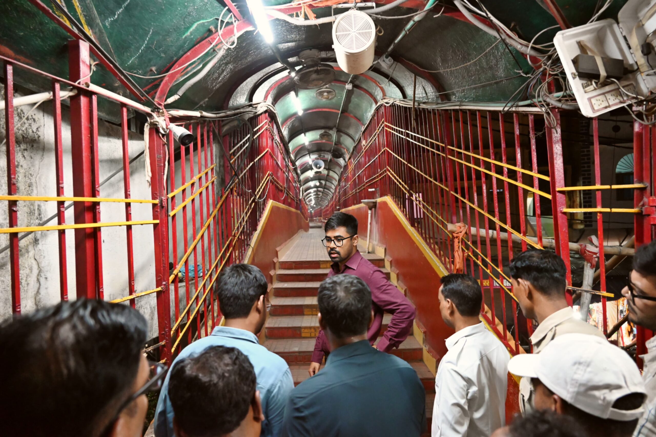 Deoghar: श्रद्धालुओं की सुविधा के अनुरूप क्यू कॉम्प्लेक्स करें व्यवस्था : डीसी