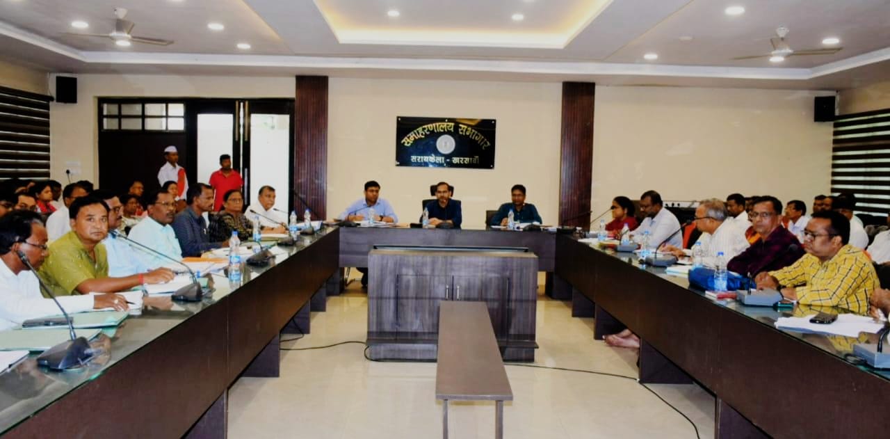 Saraikela: विद्यालयों की जमीनी हकीकत जानने जुटा जिला प्रशासन, अब नहीं चलेगी लापरवाही