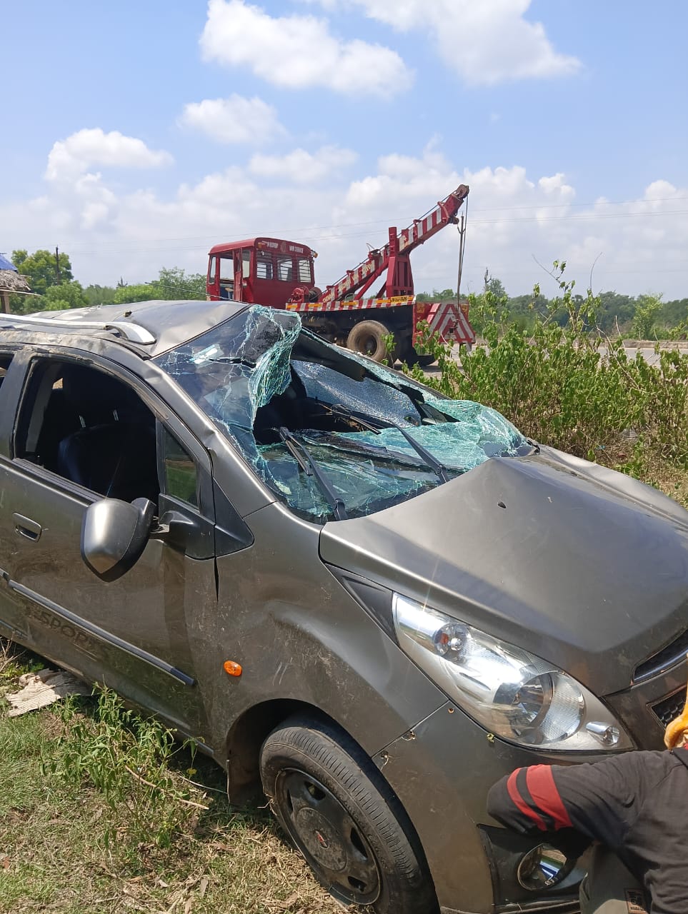 Bahragora: NH-18 पर फिर पलटी कार, सभी सवार सुरक्षित