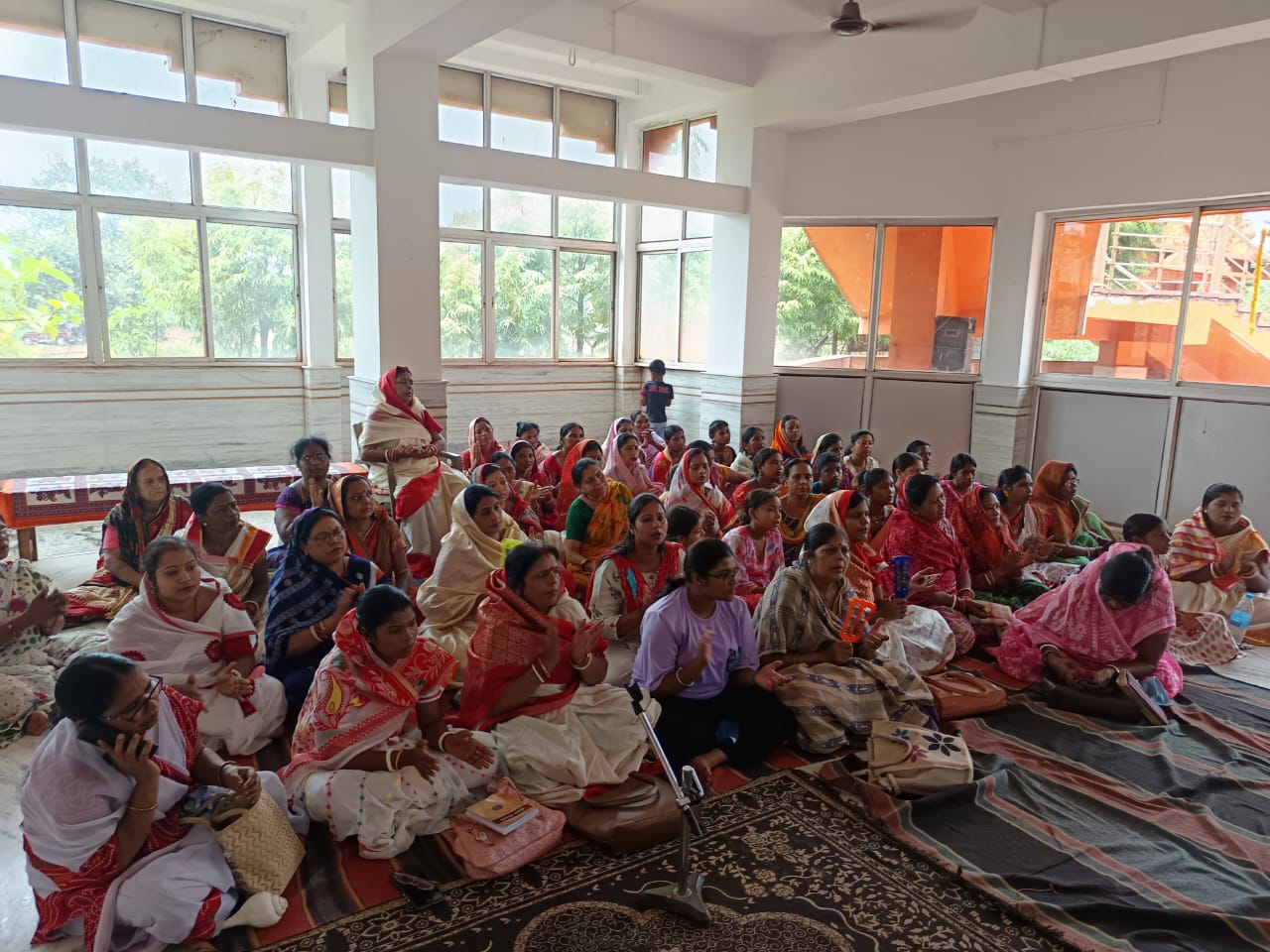 West Singhbhum: मंदिर में श्रद्धा, संगीत और सेवा के संग मना आचार्य देव का 58वां जन्मोत्सव