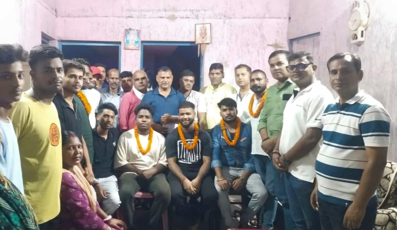 Jamshedpur: नीतीश कुमार की नीतियों से प्रभावित होकर दर्जनों युवा ने थामा JDU का हाथ