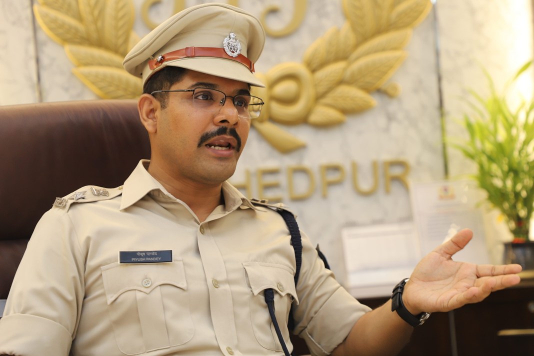 Jamshedpur: SSP का स्पष्ट अल्टीमेटम – या तो सुधरें, या जाएं बाहर! चिन्हित हुए 32 कुख्यात अपराधी, 164 सहयोगी निगरानी सूची में