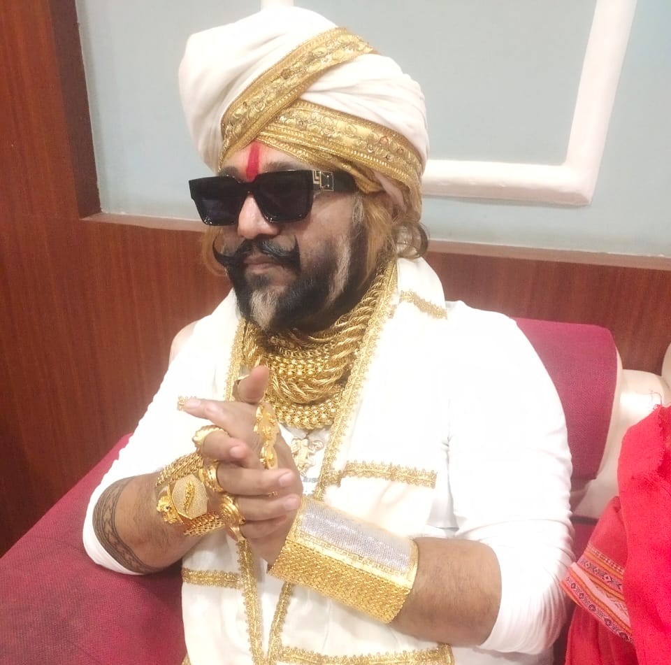 Deoghar: बिहार के ‘गोल्डन मैन’ प्रेम सिंह पहुंचे देवघर, बाबा दरबार में की पूजा-अर्चना