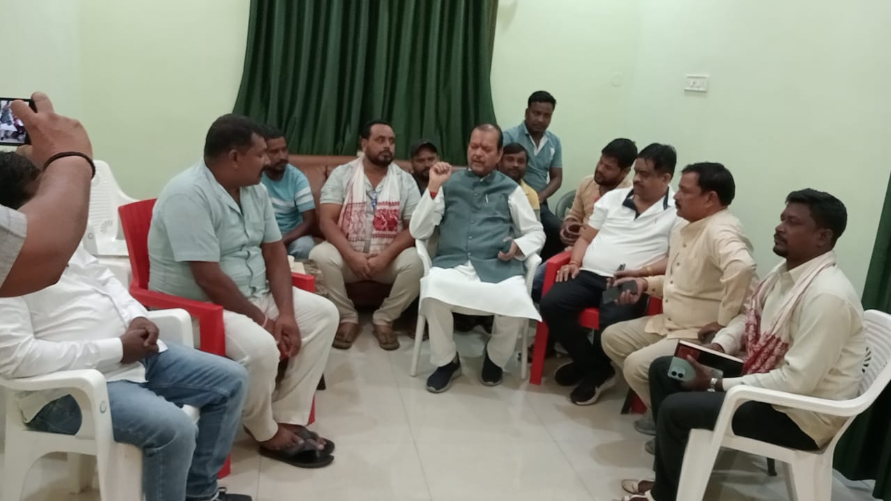 Saraikela: चांडिल में युवा कांग्रेस की बैठक, विस्थापन और वन अधिकारों का उठा मुद्दा