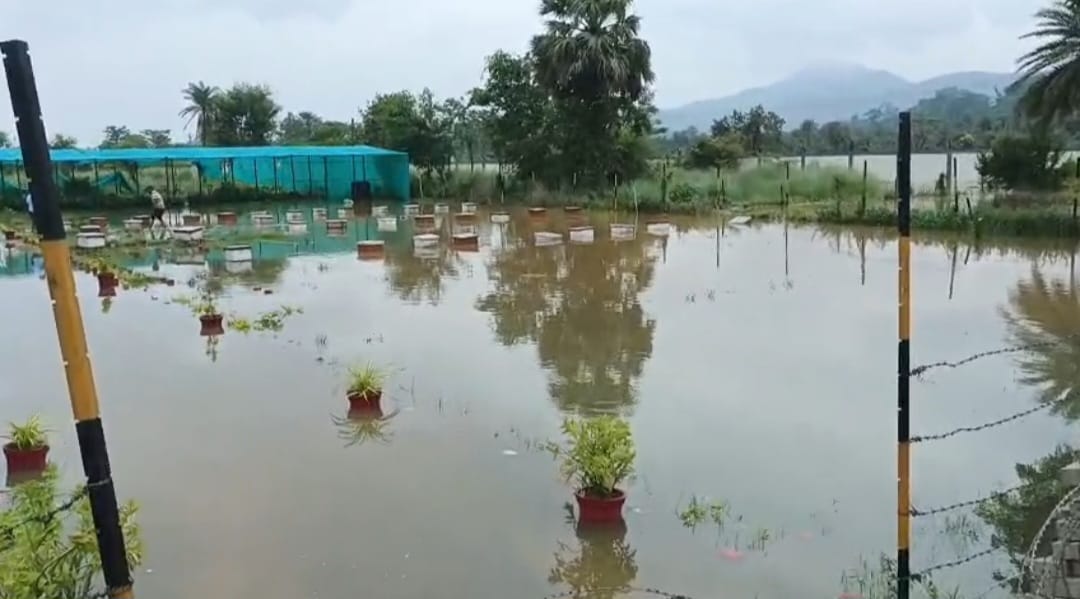 Jadugora: जलप्रलय की चपेट में आया CRPF कैंप, जवानों की मेहनत पर फिरा पानी