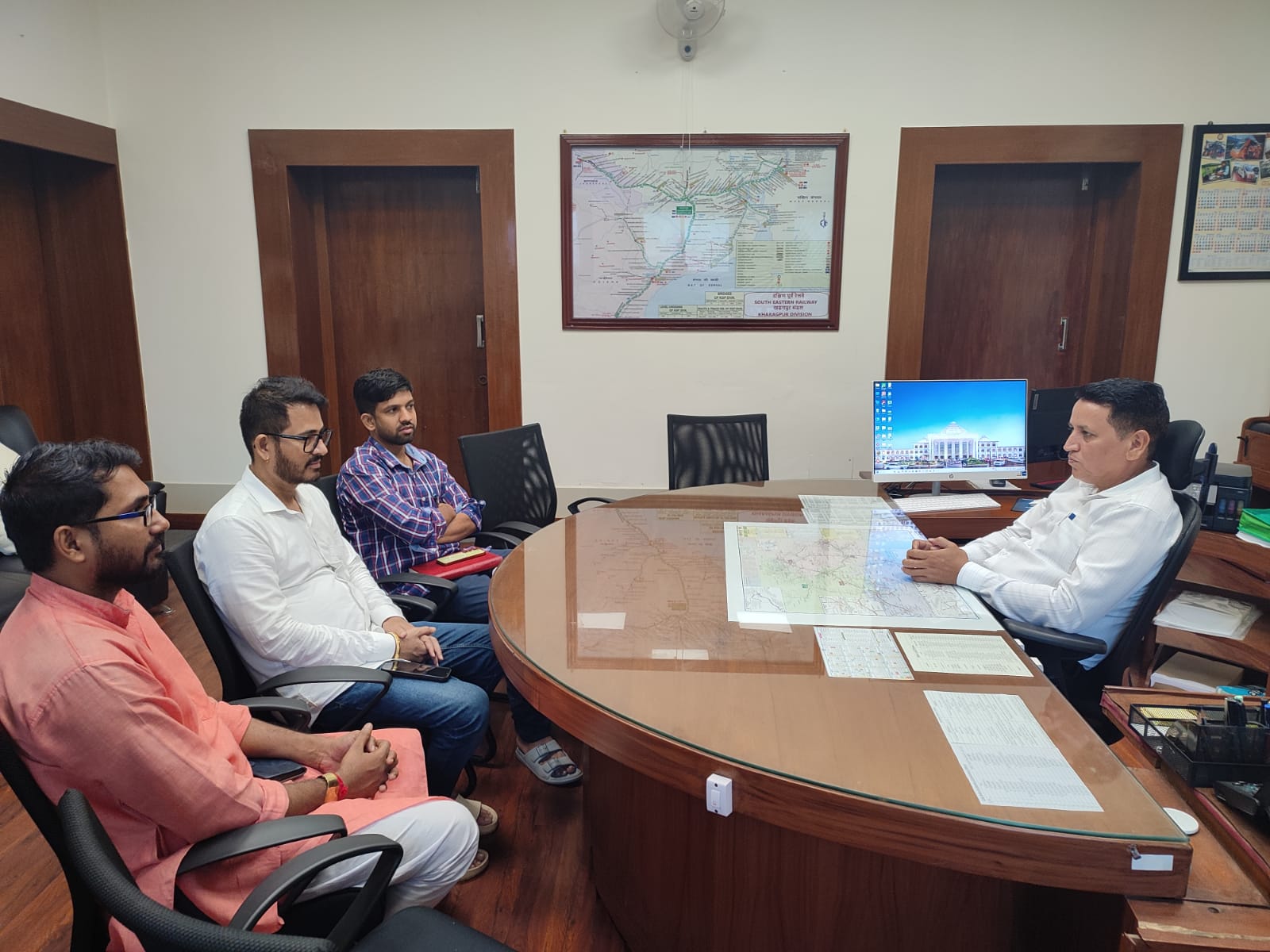 Kharagpur: विधायक हिरण्मय चट्टोपाध्याय ने DRM से की मुलाकात, उठाईं क्षेत्रीय समस्याएं