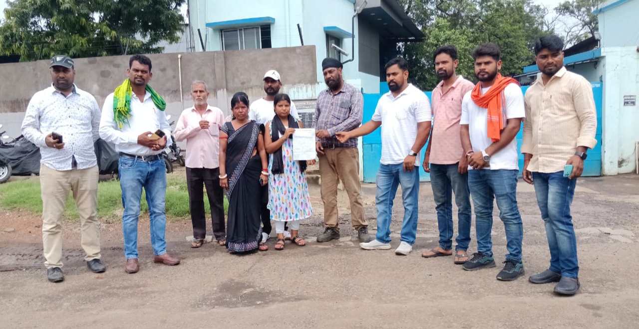 Gamharia: काम के दौरान घायल हुए रोहन लोहार को JLKM ने दिलाया न्याय, कंपनी ने मानी मांगें