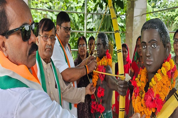 Deoghar : हूल दिवस पर टूटी दलीय दीवार, जिले भर में शहीद सिदो-कान्हू को किया गया याद