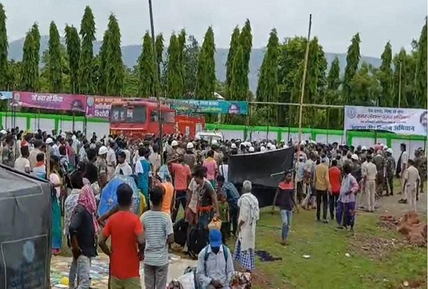 BREAKING : हूल दिवस पर पुलिस और ग्रामीणों के बीच झड़प ,भोगनाडीह में भारी तनाव लाठीचार्ज और आंसू गैस, कई घायल