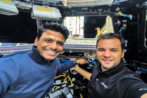 New Delhi : ISS से शुभांशु शुक्ला ने नई सेल्फी भेजी, हंगेरियन एस्ट्रोनॉट मिशन स्पेशलिस्ट टिबोर कपु के साथ मुस्कुराते दिखे