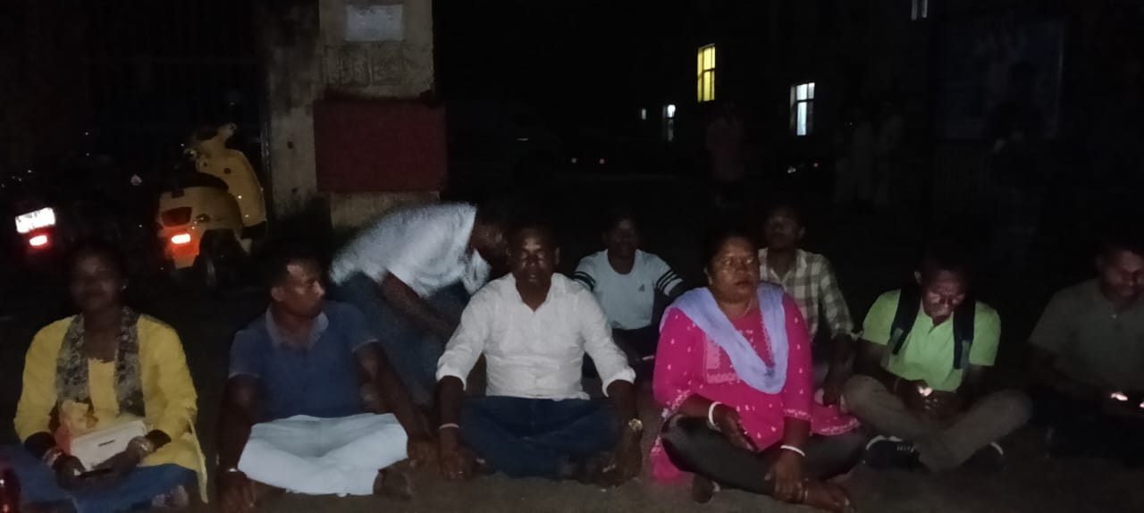 Breaking : करणडीह में 5 वर्षीय बच्ची के साथ मकान मालिक ने किया दुष्कर्म, कार्रवाई नहीं होने पर बस्ती वासियों ने किया परसुडीह थाने का घेराव