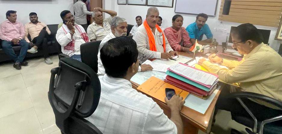 Jamshedpur : परसुडीह दुष्कर्म मामले में भाजपा जमशेदपुर महानगर अध्यक्ष सुधांशु ओझा ने सदर अस्पताल पहुंचकर पीड़ित बच्ची एवं परिजनों से की मुलाकात