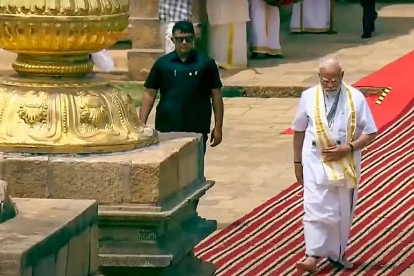 New Delhi : PM मोदी ने चोल वंश की समृद्ध विरासत को श्रद्धांजलि अर्पित की, तमिल परिधान धारण कर गंगैकोंडा मंदिर में की पूजा अर्चना 